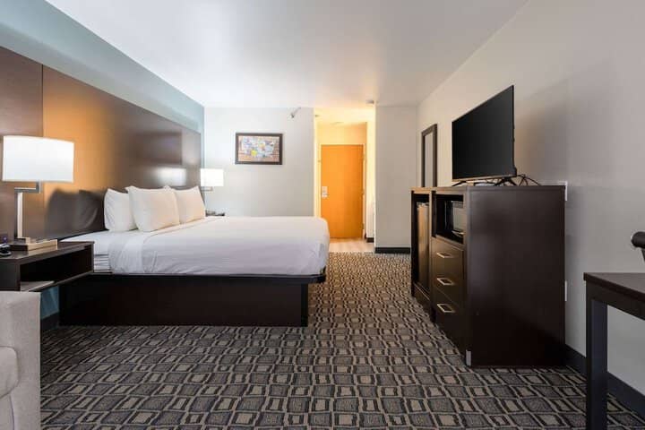 Room 16 of 36