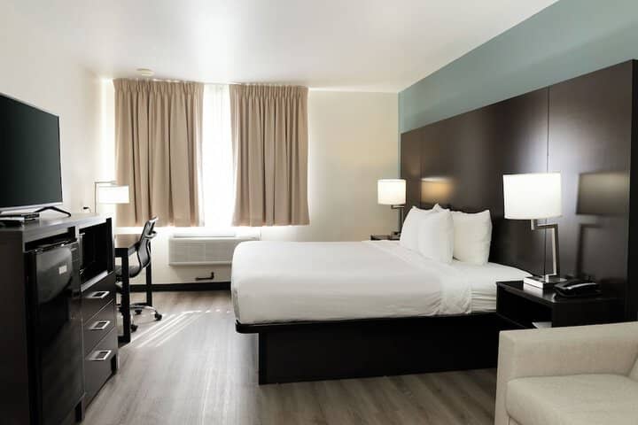 Room 13 of 36