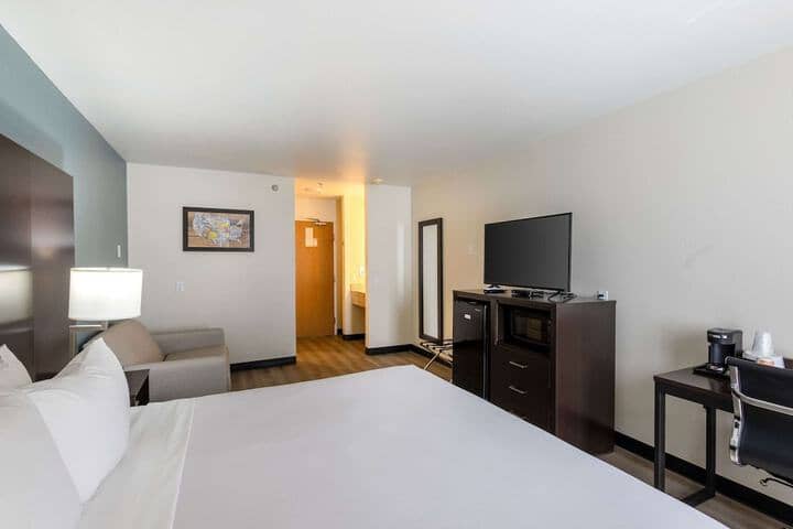 Room 17 of 36